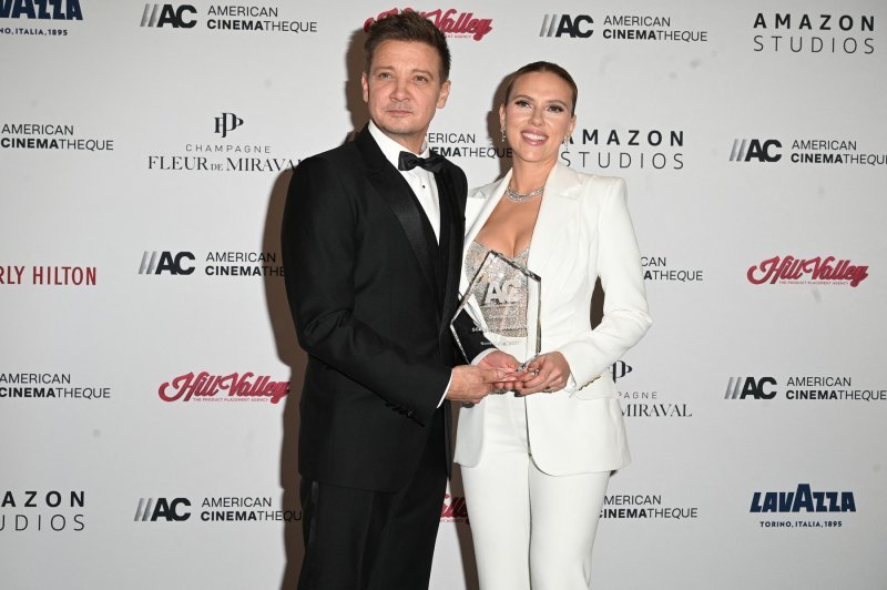 Scarlett Johansson i Colin Jost