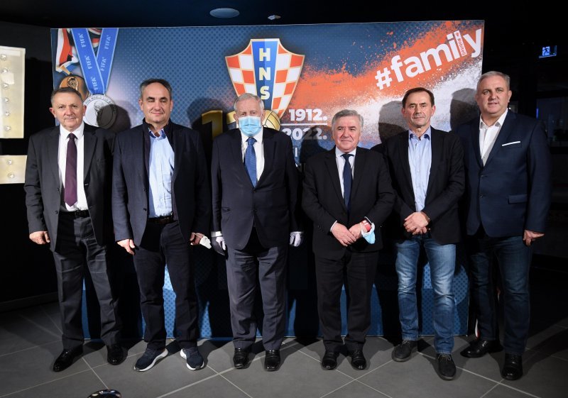 Zorislav Srebrić sa članovima izvršnog odbora