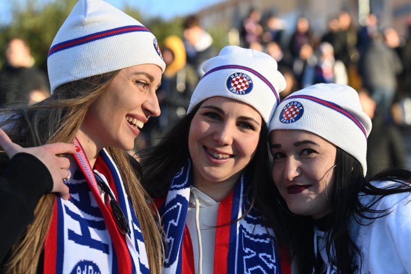 Navijači pred utakmicu Hajduk - Osijek