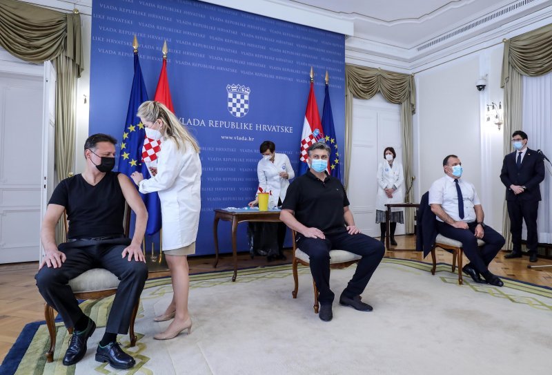 Andrej Plenković, Gordan Jandroković i Vili Beroš cijepili se u zgradi Vlade