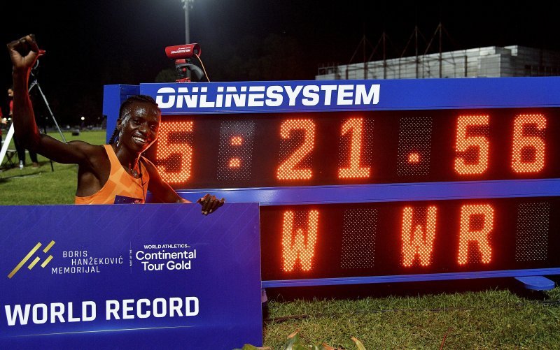 Francine Niyosaba u Zagrebu oborila svjetski rekord na 2000 m