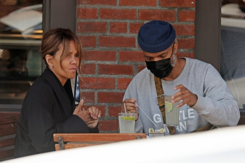 Halle Berry, Van Hunt