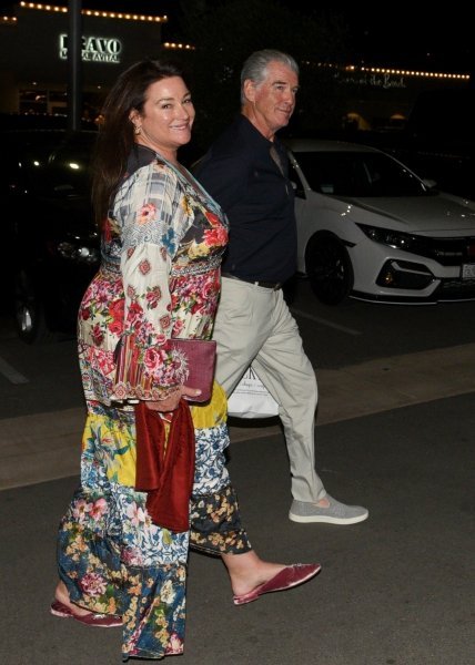 Pierce Brosnan i Keely Shaye Smith