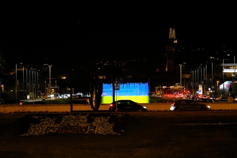 Vukovarski toranj i fontane u bojama Ukrajine