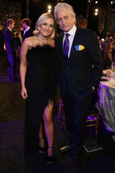 Emily Osment i Michael Douglas