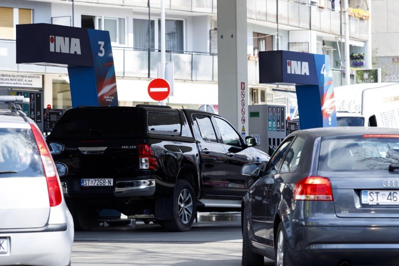 Gužve na benzinskim postajama u Splitu