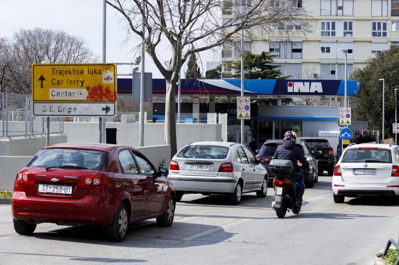 Gužve na benzinskim postajama u Splitu