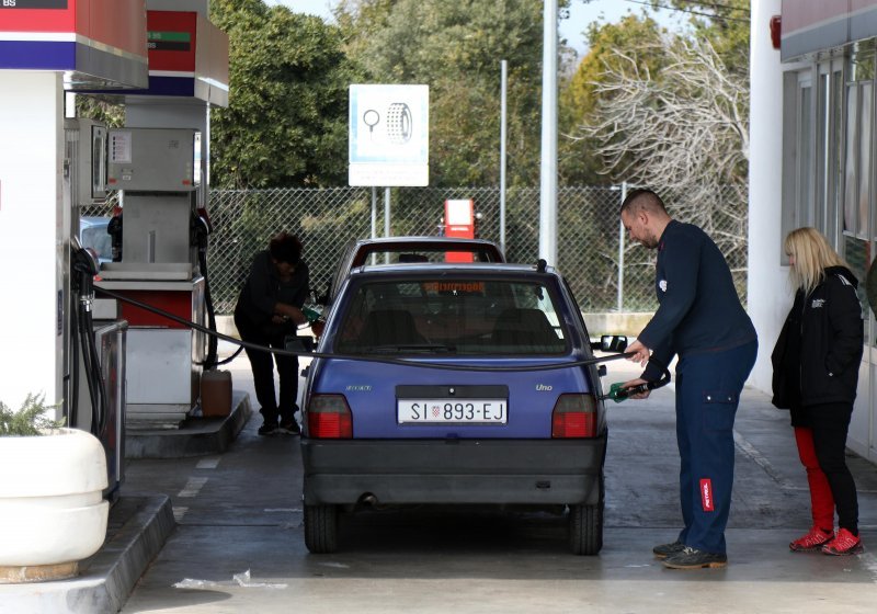 Gužve na benzinskim postajama u Šibeniku