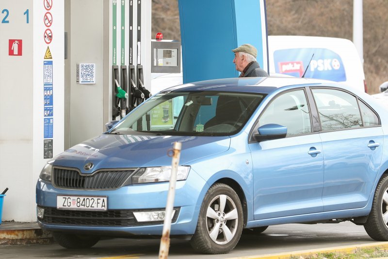 Gužve na benzinskim postajama u Zagrebu