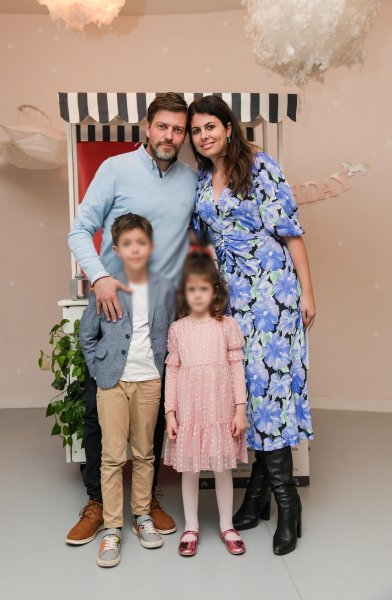 Amar Bukvić sa suprugom Almom i djecom