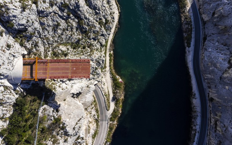 Omiš: Pogled iz zraka na početak gradnje najkompleksnijeg i najspektakularnijeg mosta u Hrvatskoj