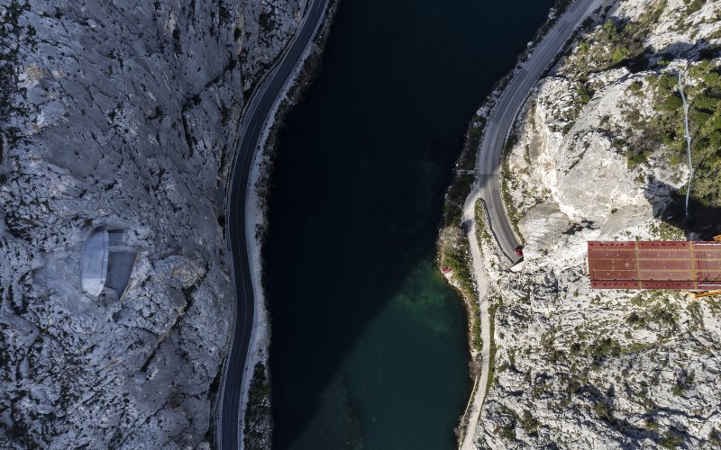 Omiš: Pogled iz zraka na početak gradnje najkompleksnijeg i najspektakularnijeg mosta u Hrvatskoj