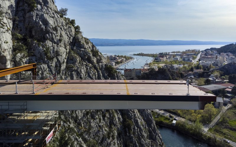 Omiš: Pogled iz zraka na početak gradnje najkompleksnijeg i najspektakularnijeg mosta u Hrvatskoj