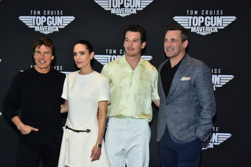 Tom Cruise, Jennifer Connelly, Miles Teller i Jon Hamm