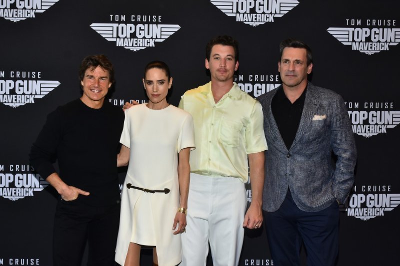 Tom Cruise, Jennifer Connelly, Miles Teller i Jon Hamm