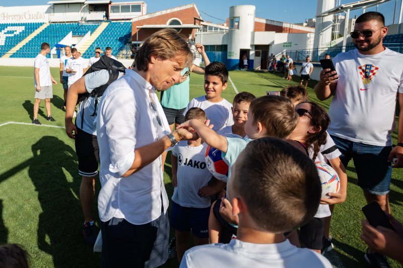 Luka Modrić družio se s djecom iz omladinskog pogona Zadra