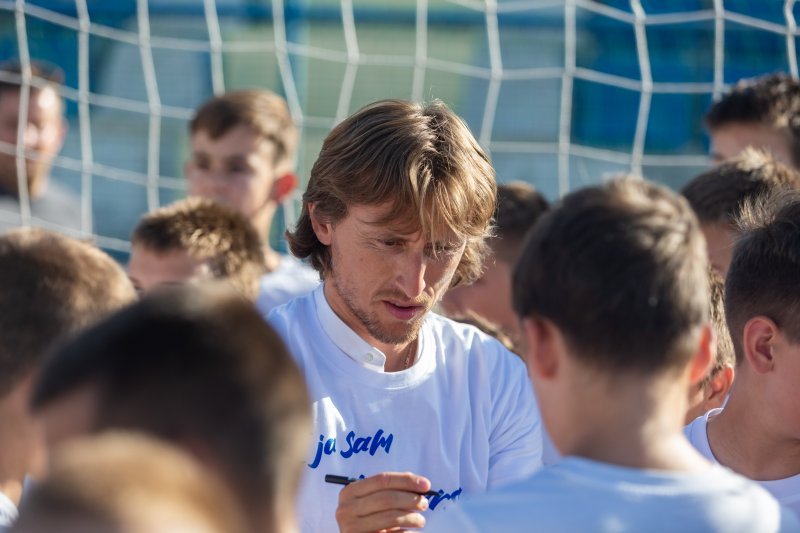 Luka Modrić družio se s djecom iz omladinskog pogona Zadra