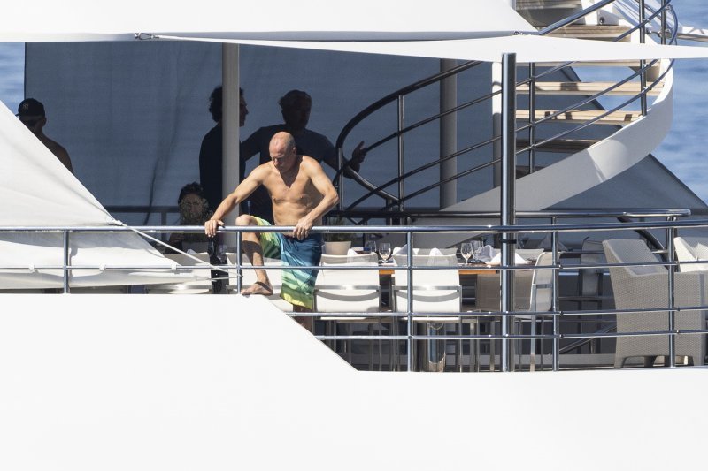 Woody Harrelson istuširao Sachu Baron Cohena nakon kupanja, Lars Ulrich odlučio se samo na plivanje