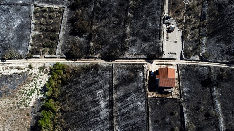 Opožareno područje Rasline i Zatona kod Šibenika snimljeno iz zraka