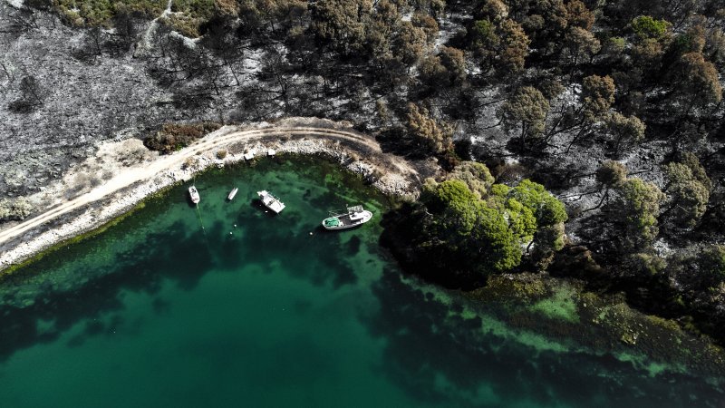 Opožareno područje Rasline i Zatona kod Šibenika snimljeno iz zraka