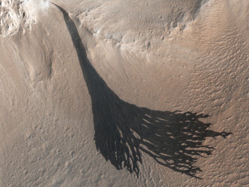 Sjenoviti prašnati krakovi Marsa (HiRISE)