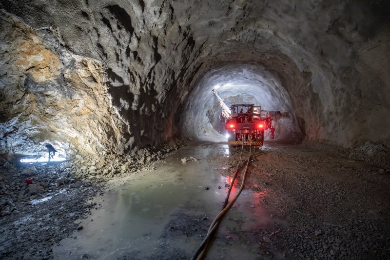 Probijanje tunela Debeli brijeg na Pelješcu