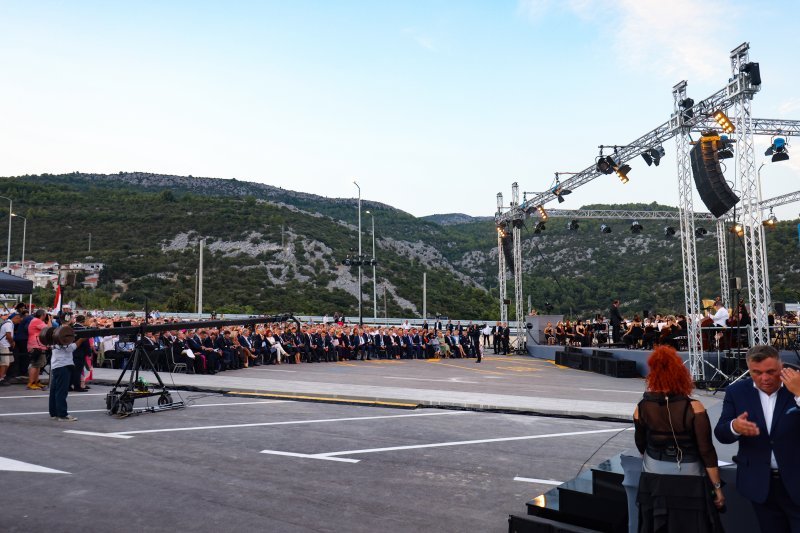 Političari na otvorenju mosta