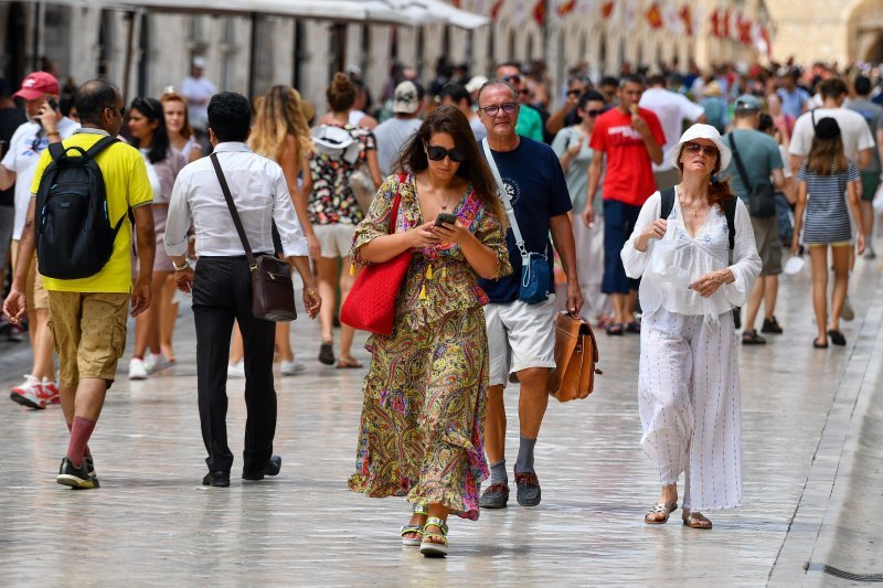 Moda na Stradunu u špici sezone