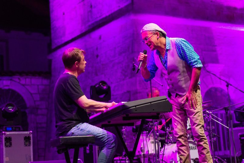 Gibonni i Matija Dedić na jazz koncertu za Olivera Dragojevića