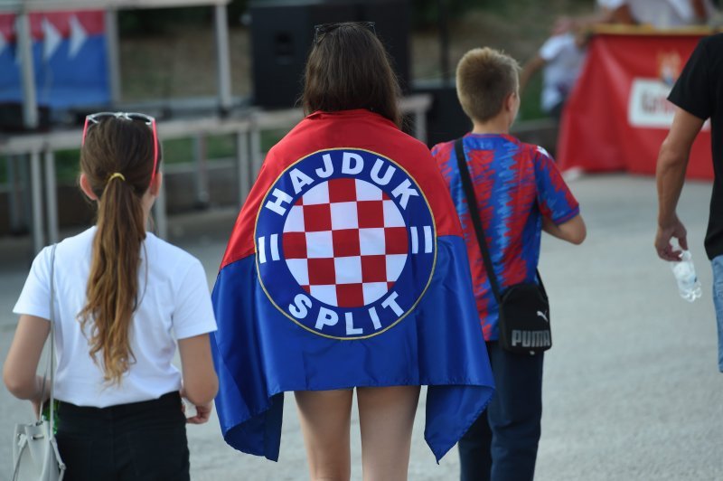 Navijači oko poljudskog stadiona uoči utakmice Hajduka i Villarreala