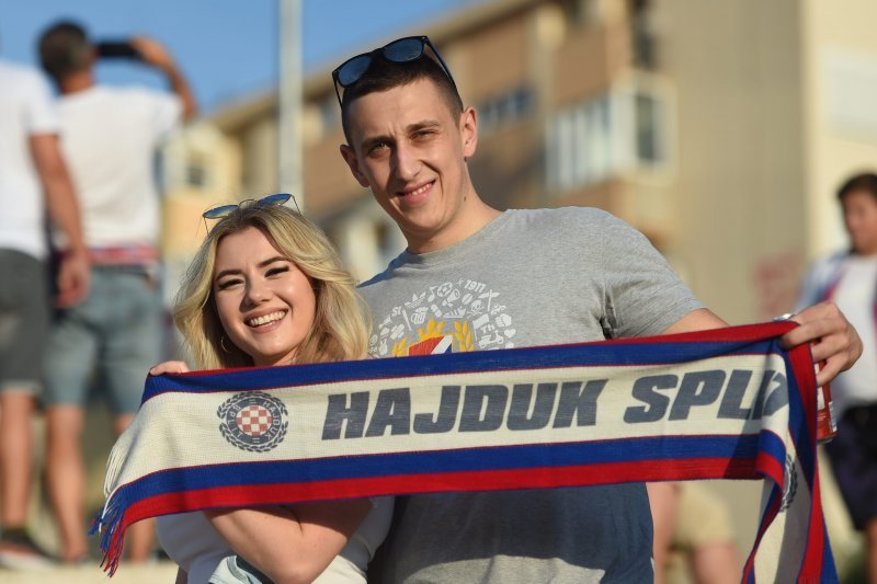 Navijači oko poljudskog stadiona uoči utakmice Hajduka i Villarreala