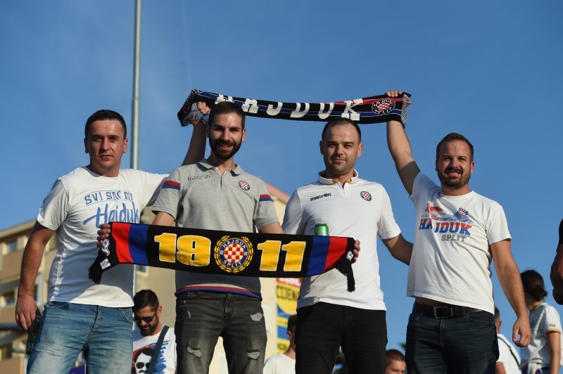 Navijači oko poljudskog stadiona uoči utakmice Hajduka i Villarreala