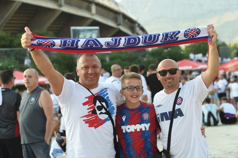 Navijači oko poljudskog stadiona uoči utakmice Hajduka i Villarreala