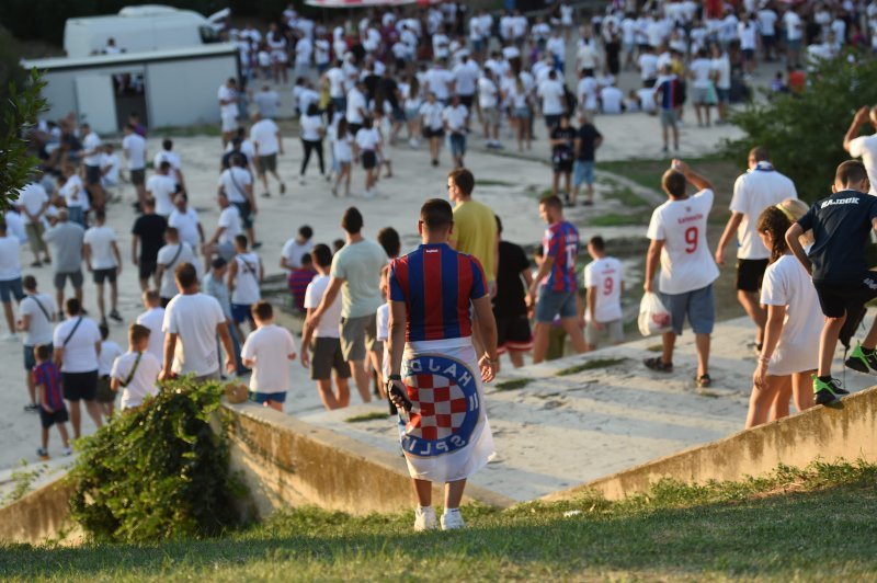 Navijači oko poljudskog stadiona uoči utakmice Hajduka i Villarreala