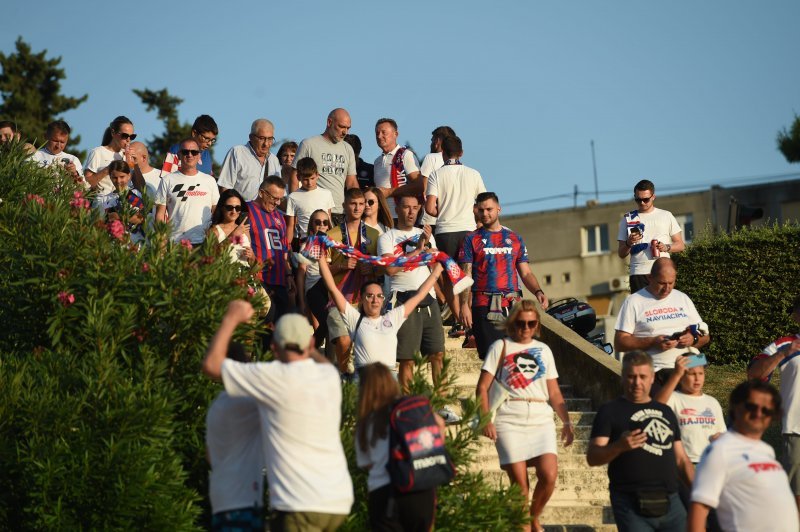 Navijači oko poljudskog stadiona uoči utakmice Hajduka i Villarreala