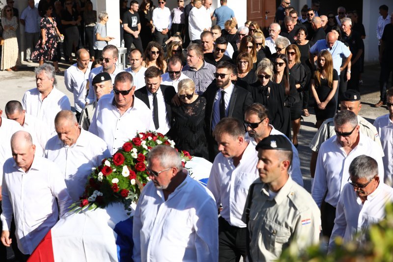 Posljednji ispraćaj Milana Livaje, preminulog oca nogometaša Hajduka Marka Livaje