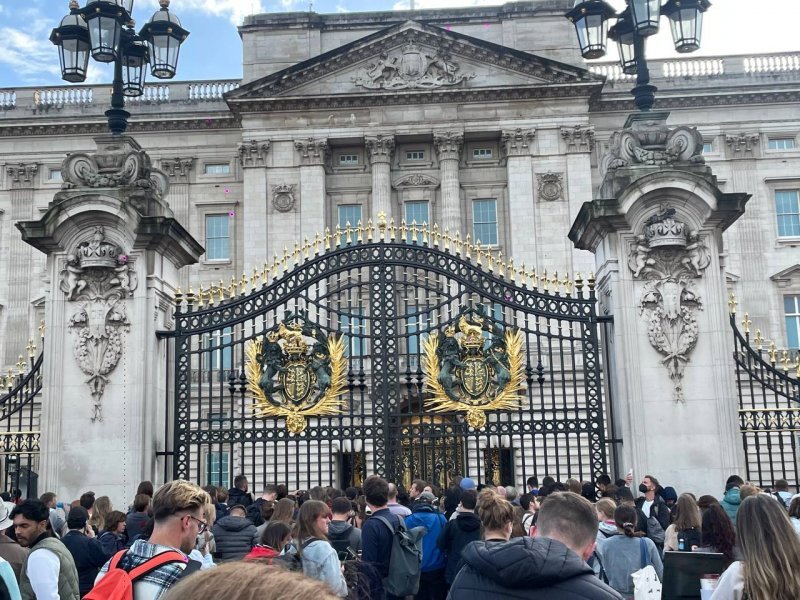 Okupljanje ispred Buckinghamske palače