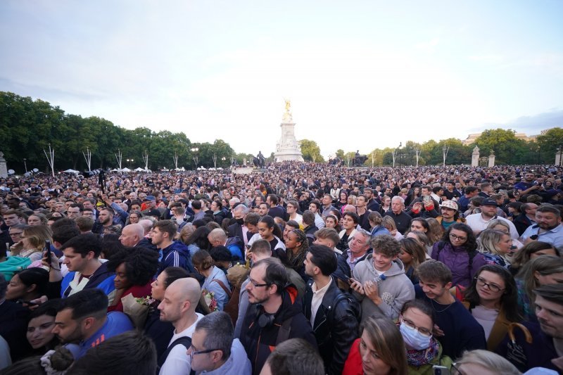 Okupljanje ispred Buckinghamske palače