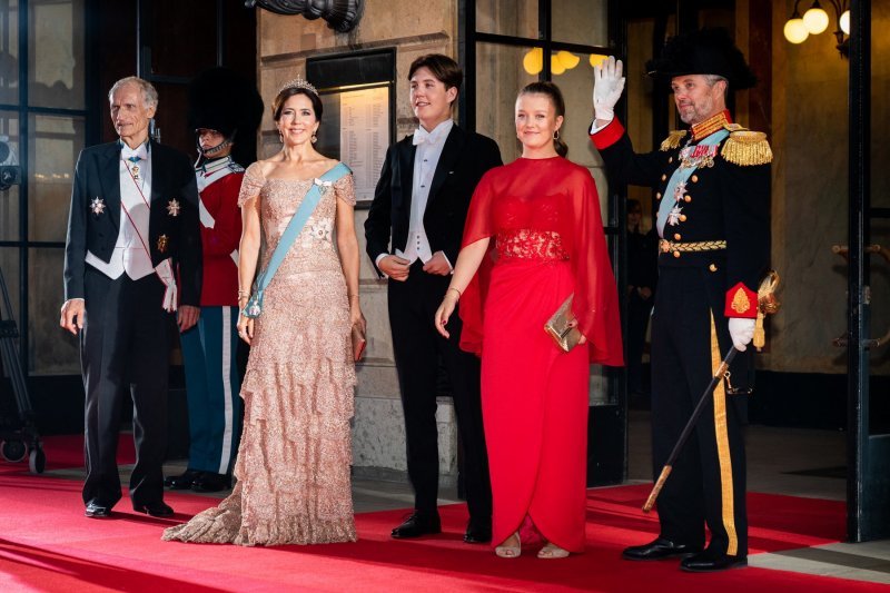 Budući danski kralj, princ Frederik i princeza Mary s djecom, princem Christianom i princezom Isabellom