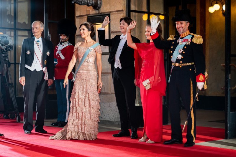 Budući danski kralj, princ Frederik i princeza Mary s djecom, princem Christianom i princezom Isabellom