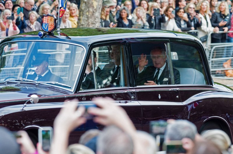 Procesija iz Buckinghamske palače prema Wesminsterskoj palači