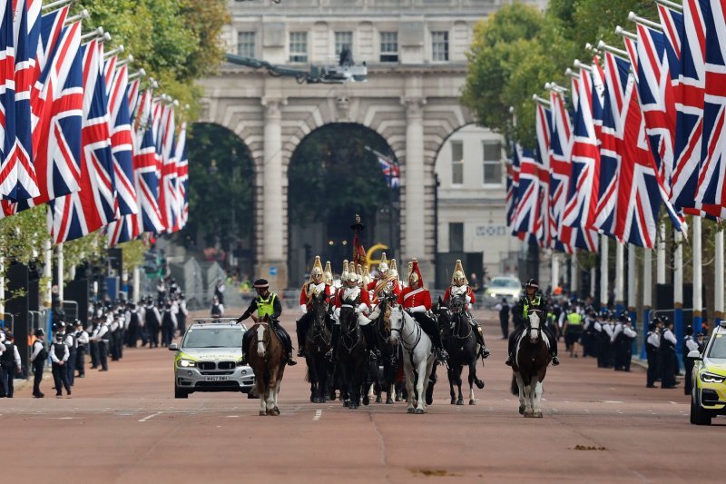 Procesija iz Buckinghamske palače prema Wesminsterskoj palači