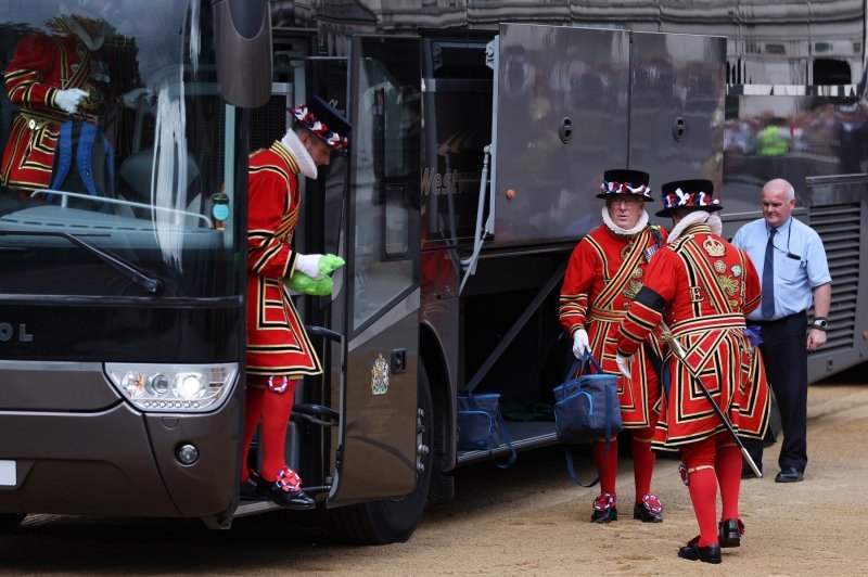 Procesija iz Buckinghamske palače prema Wesminsterskoj palači