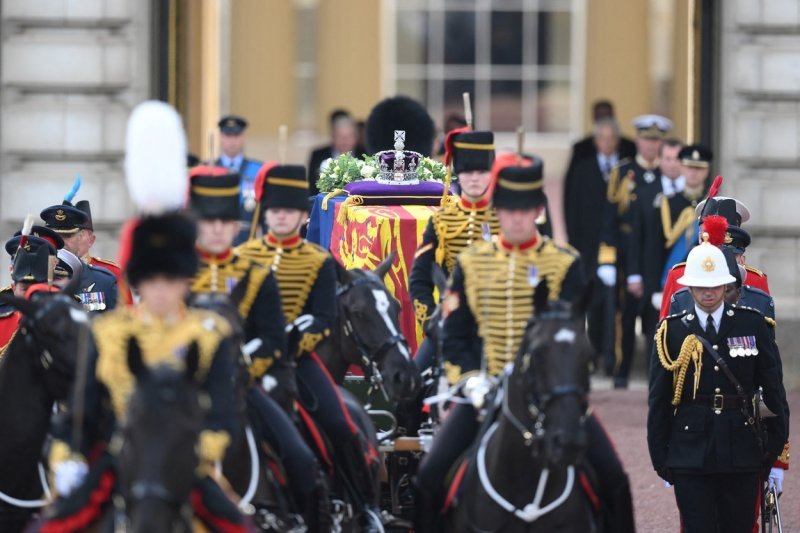 Procesija iz Buckinghamske palače prema Wesminsterskoj palači