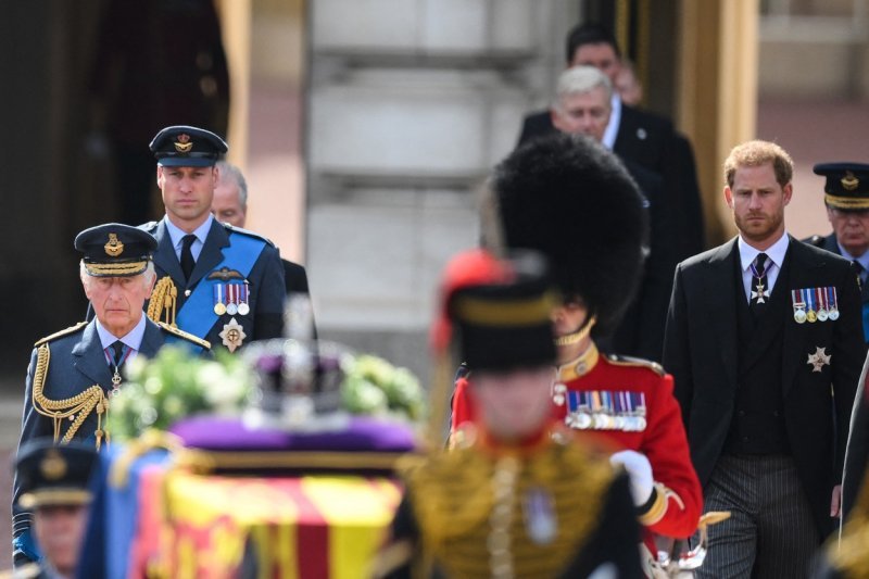 Procesija iz Buckinghamske palače prema Wesminsterskoj palači