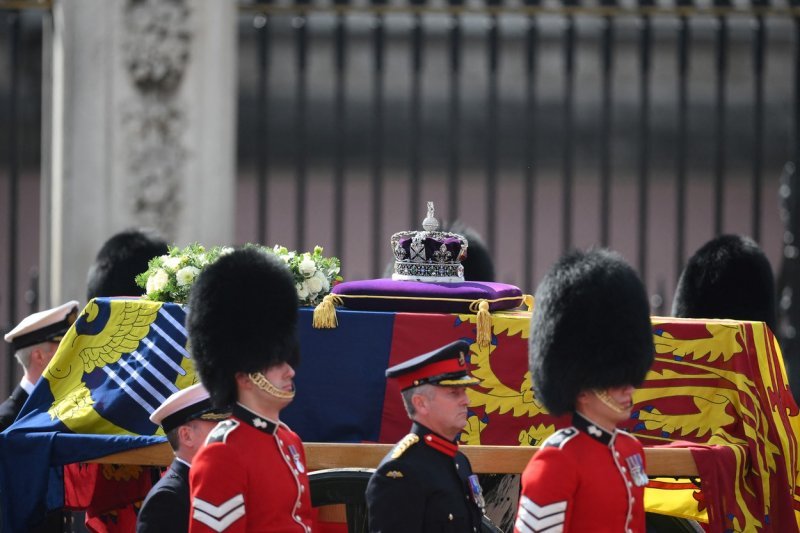 Procesija iz Buckinghamske palače prema Wesminsterskoj palači