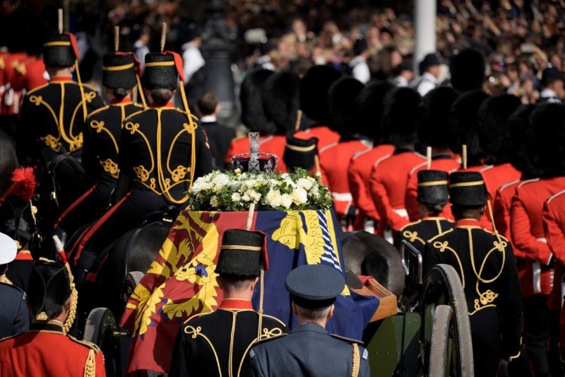 Procesija iz Buckinghamske palače prema Wesminsterskoj palači