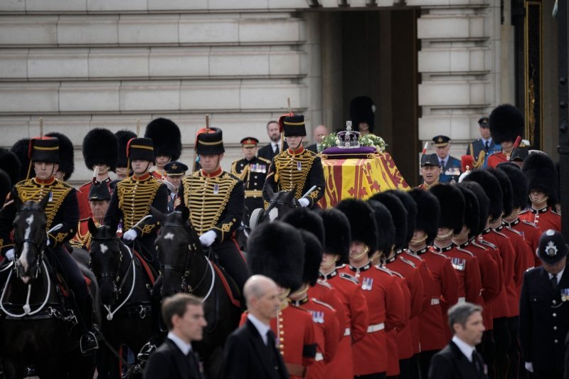 Procesija iz Buckinghamske palače prema Wesminsterskoj palači