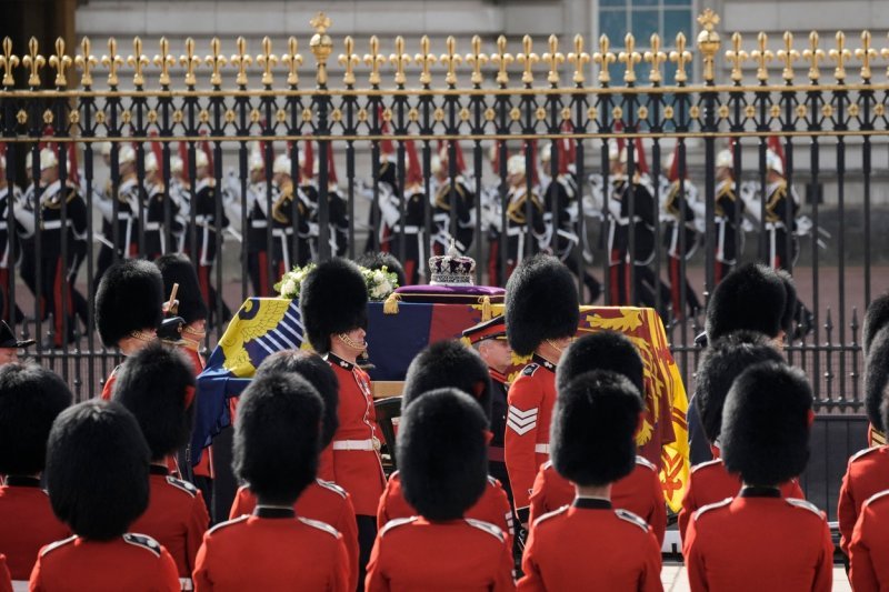 Procesija iz Buckinghamske palače prema Wesminsterskoj palači