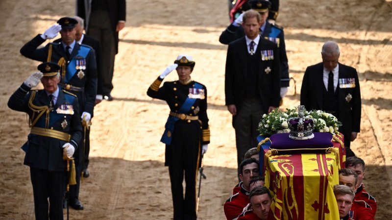 Procesija iz Buckinghamske palače prema Wesminsterskoj palači